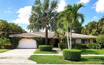 Building Photo - 16621 Royal Poinciana Dr