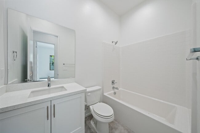 Building Photo - 822 Francesca Dr