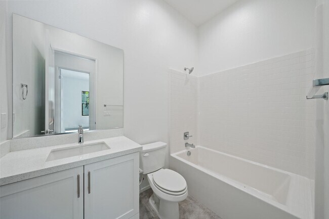 Foto del edificio - 822 Francesca Dr