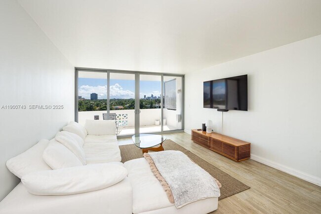 Foto del edificio - 9101 E Bay Harbor Dr