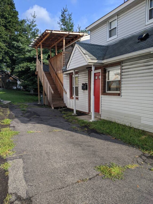 Building Photo - 68 Ramapo Valley Rd