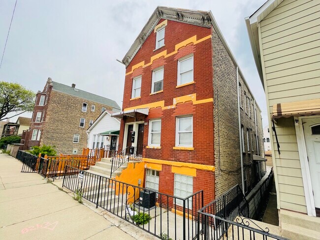Building Photo - 3020 S Keeley St