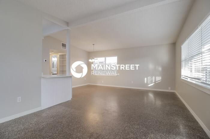 Foto principal - 3 Bedroom Pet-Friendly Home in Orlando, FL...