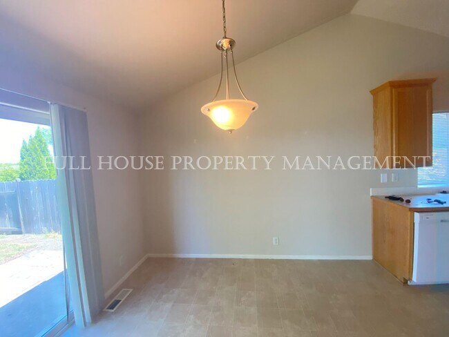 Building Photo - 3 br, 2 bath House - 6049 Pine Ridge Pl.