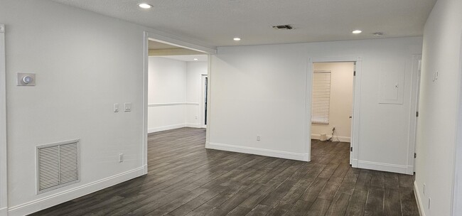 Building Photo - 4300 Purdy Ln