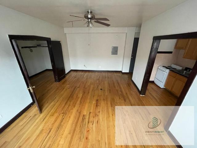 Foto del edificio - 0 bedroom in CHICAGO IL 60641