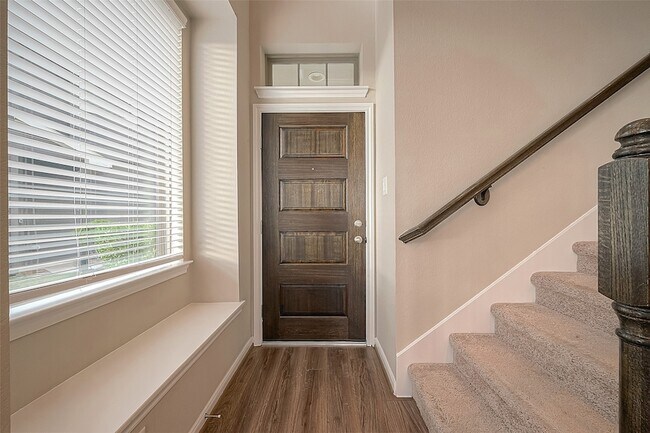 Foto del edificio - 8700 Laurel Crest Dr