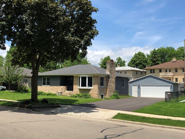 Front View - 921 N Wingra Dr
