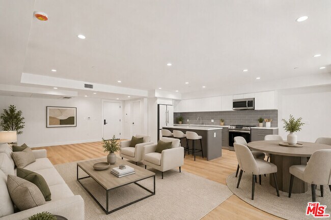 Building Photo - 1434 N Poinsettia Pl