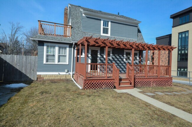 Building Photo - Gorgeous home located just 1 block from St...