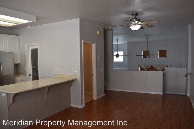 Building Photo - 3 br, 2.5 bath House - 140 W Douglas Ave
