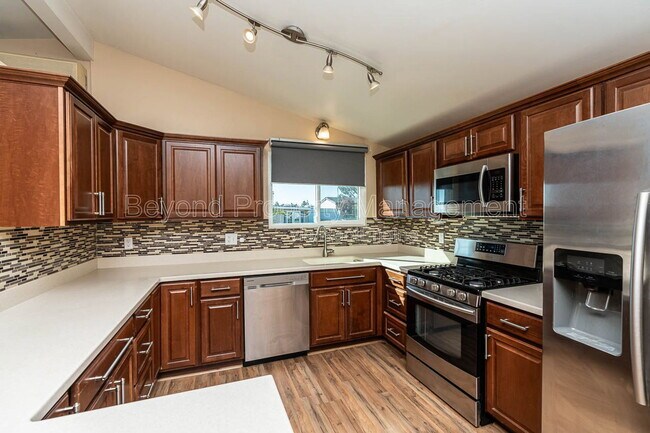 Foto del edificio - 3443 Lockwood Dr