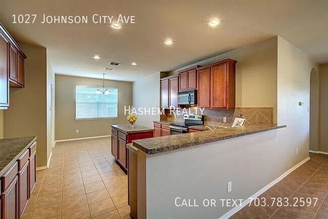 Foto del edificio - 1027 Johnson City Ave