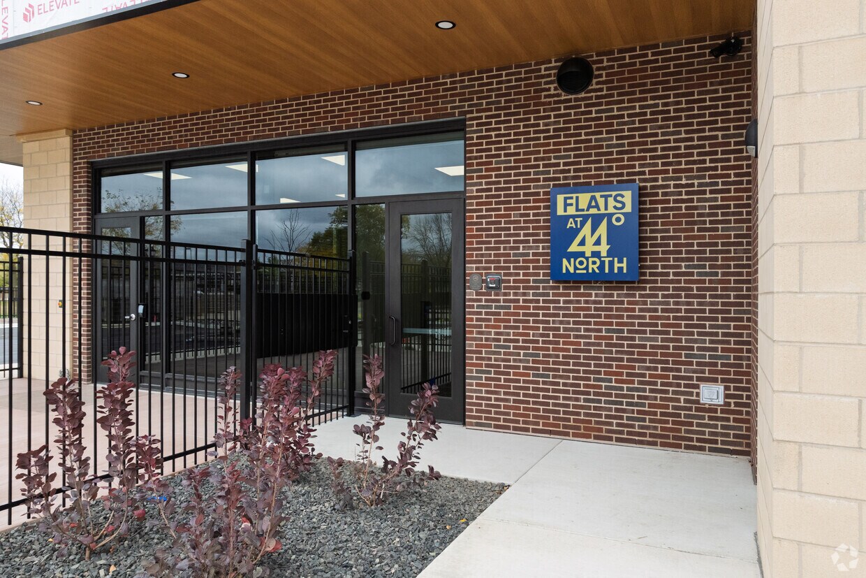 Foto principal - Flats at 44 North