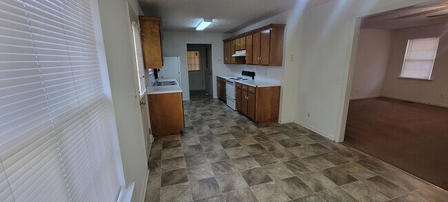 Building Photo - 56 Jenni Ct  3 Bedroom 2 Bath home in Oxfo...