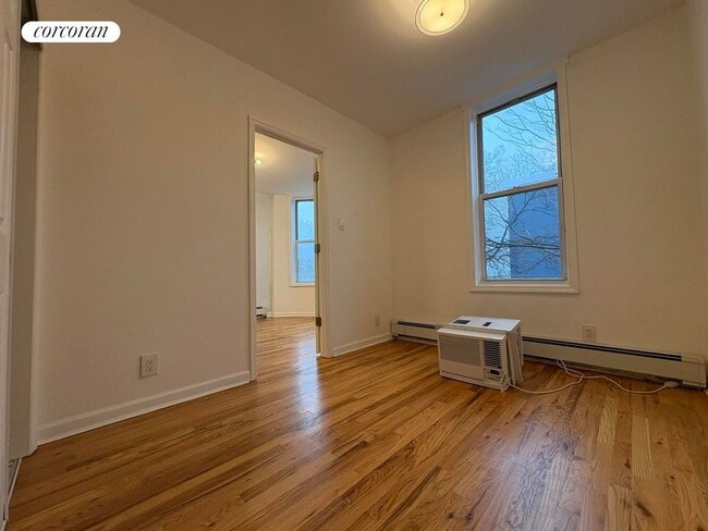 Foto del edificio - 16-53 Weirfield St