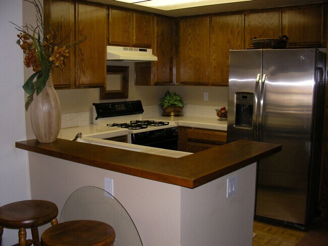 Foto del edificio - Ground floor condo available soon!!