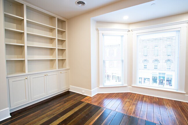 Foto del edificio - 100 W Main St