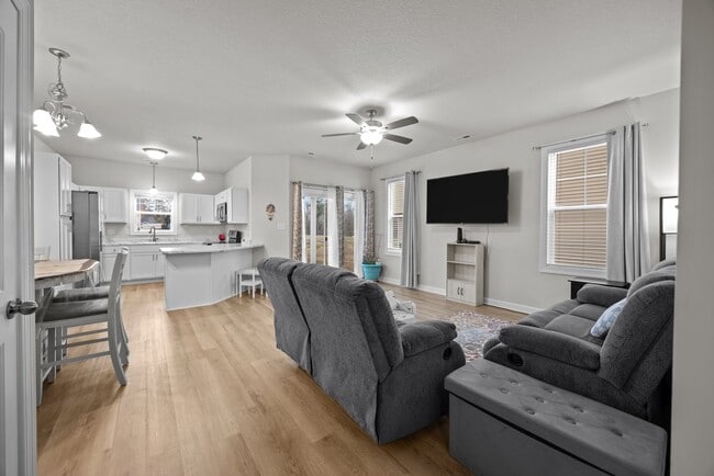 Foto del edificio - 243 Shallowbag Bay Ln