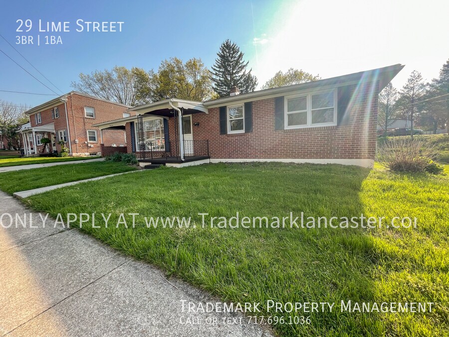 Primary Photo - Very Nice Detached Home