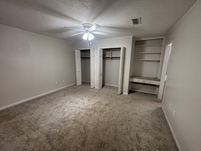 Foto del edificio - 916 Trailwood Blvd