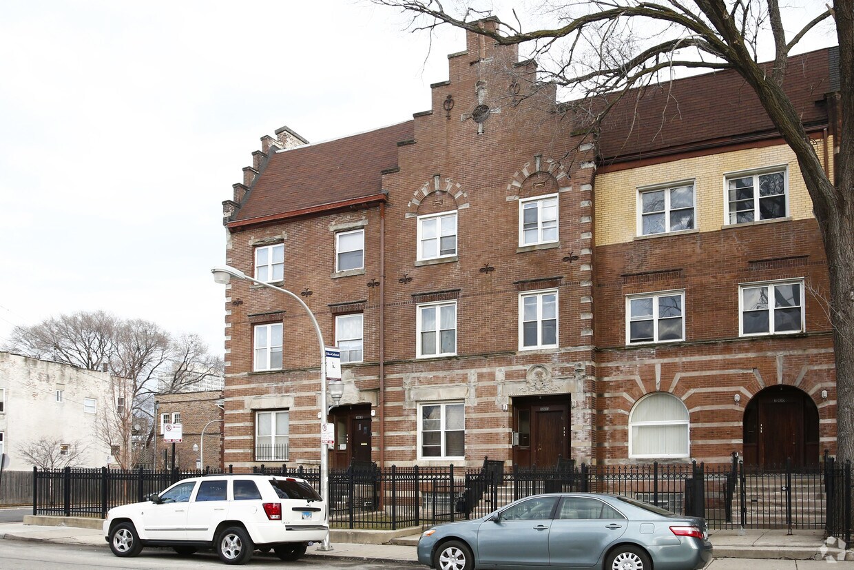 Building Photo - 3801 S Giles Ave