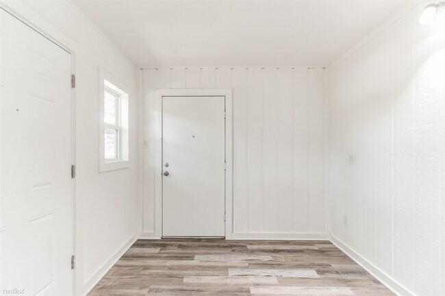 Foto del edificio - 1 br, 1 bath House - 124 East Castlebriar ...
