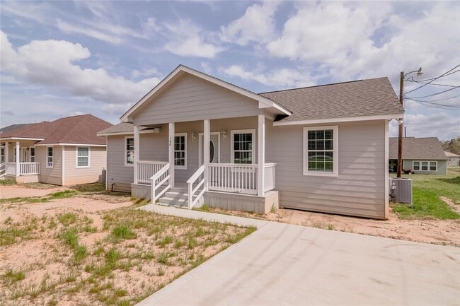 Building Photo - 100 Shorewood Dr