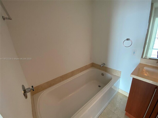 Foto del edificio - 79 SW 12th St