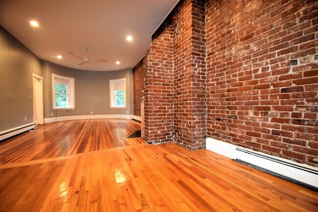 Foto del edificio - 1736 Beacon St