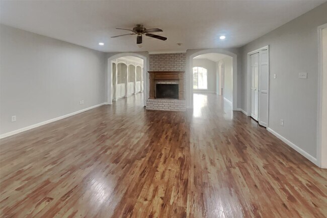 Building Photo - 16915 Misty Creek Dr