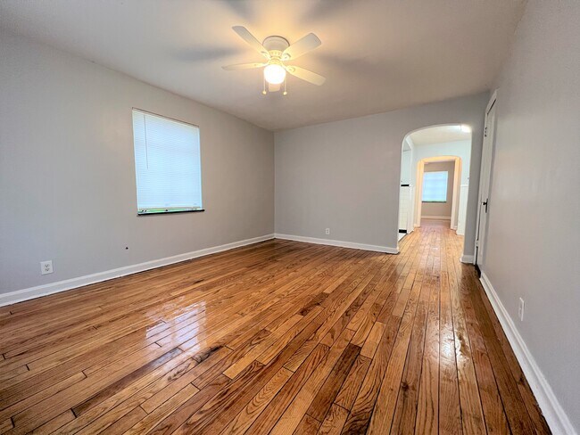 Fotografía del edificio - 1623 Summit Rd