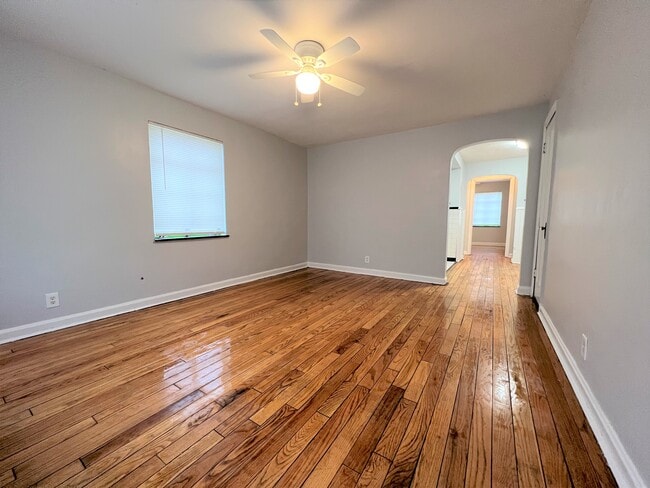 Living room - 1623 Summit Rd