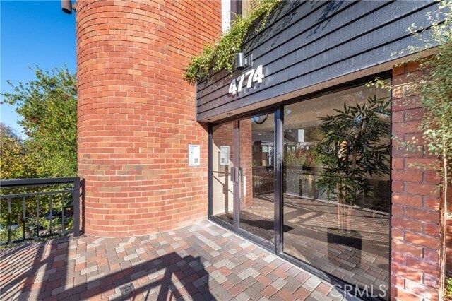 Foto del edificio - 4774 Park Encino Ln