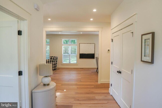 Building Photo - 8749 Pohick Rd