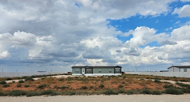 Building Photo - 822 Private Rd