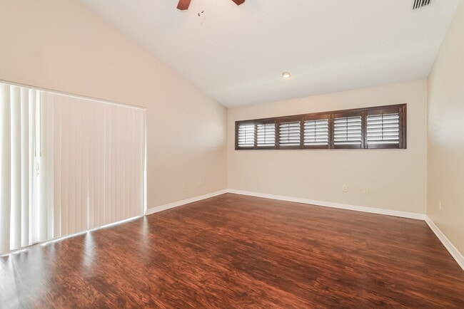 Building Photo - 1436 Lake Marion Dr