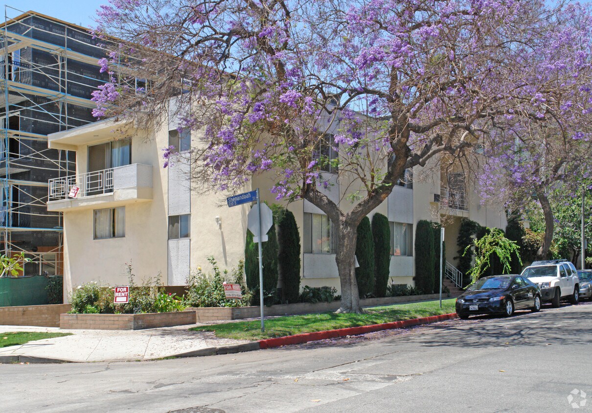Building Photo - 8704 Gregory Way