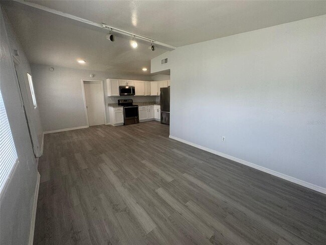 Building Photo - 5605 Cortez Dr