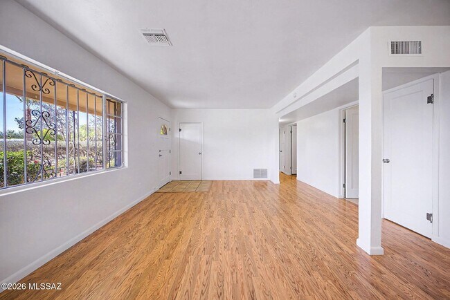 Foto del edificio - 2531 E 19th St