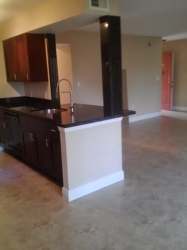 Foto principal - 2371 NW 33rd St