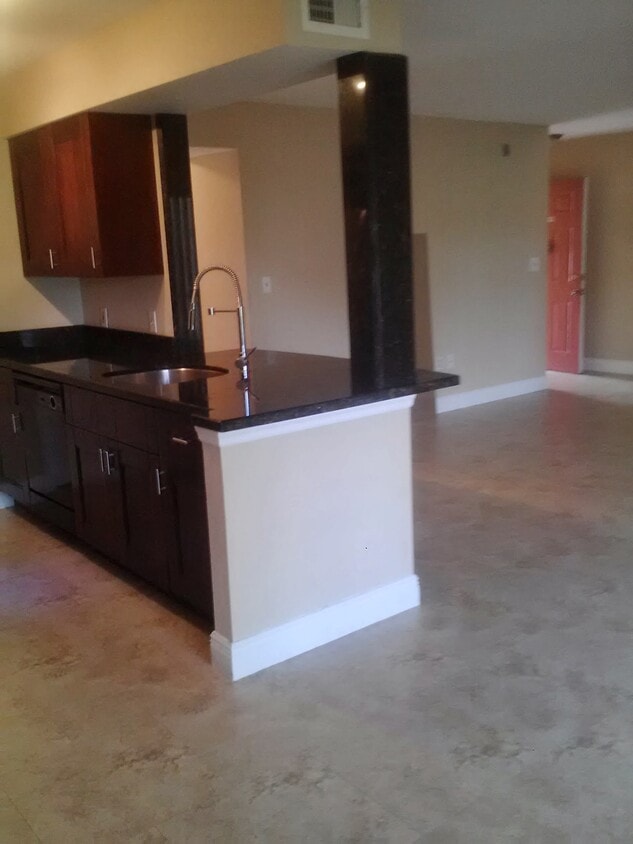 Primary Photo - 2371 NW 33rd St