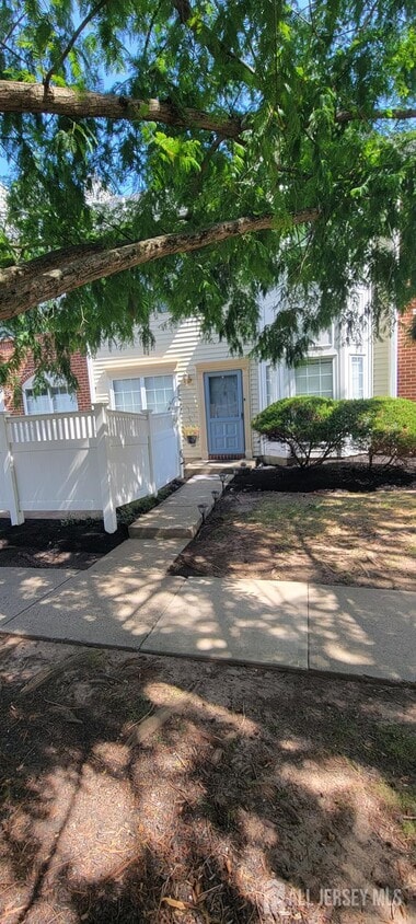 Primary Photo - 28 Clay St