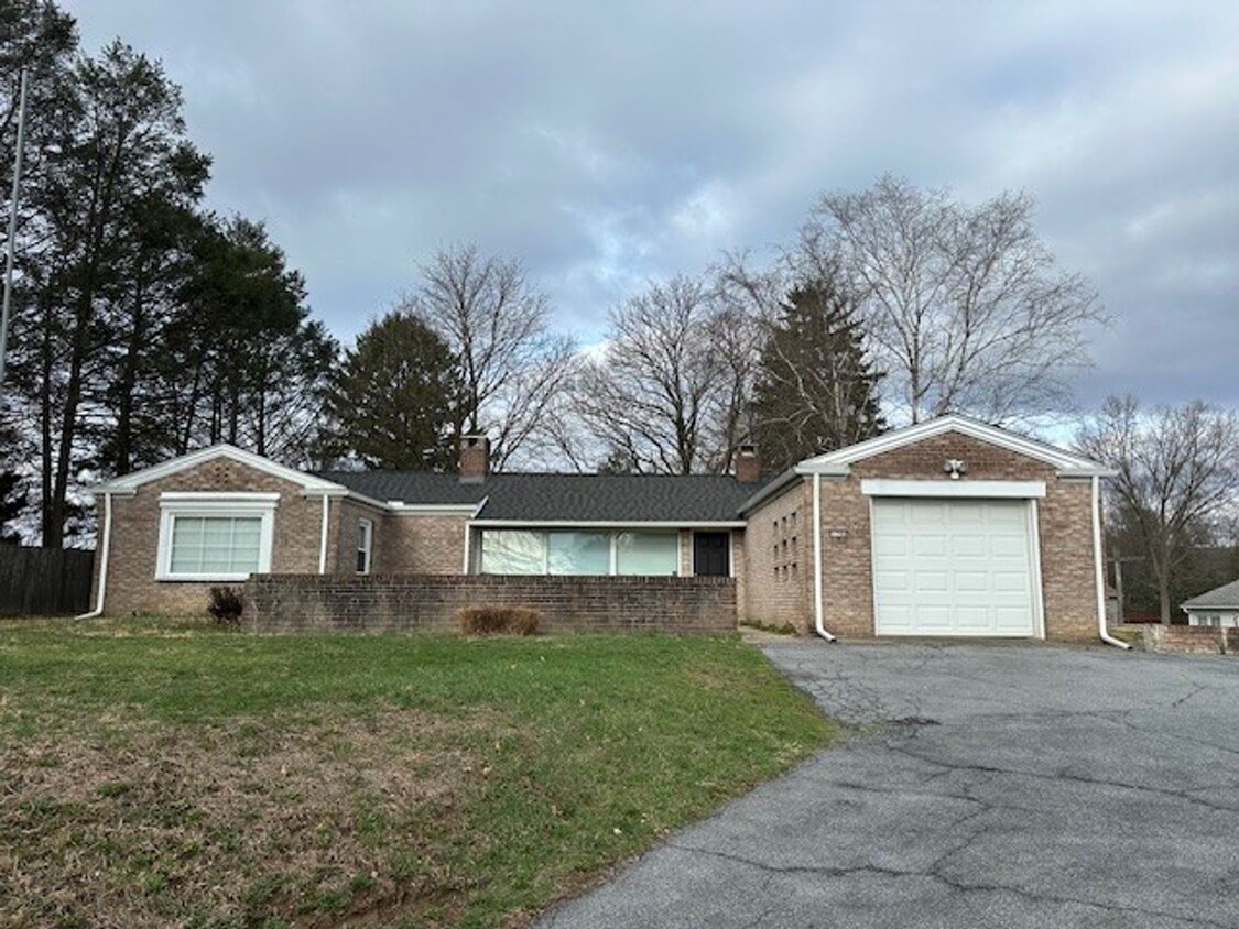 Primary Photo - Ranch Style 3 Bedroom 1 Bathroom Single Fa...