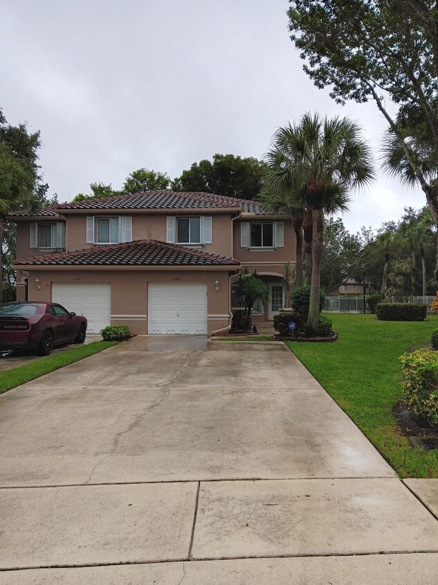 Foto principal - 4983 Pinemore Ln