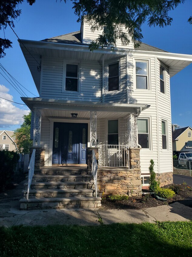 17 Hackett Plz, Rutherford, NJ 07070 Townhome Rentals in Rutherford