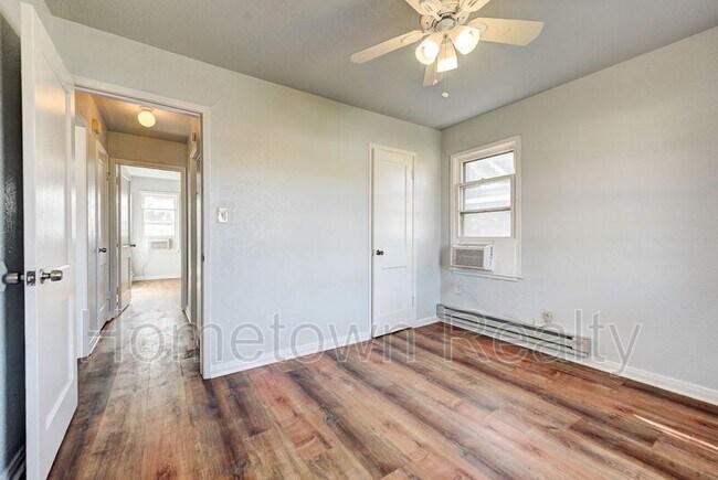 Foto del edificio - 412 Monroney Dr