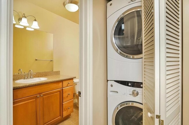 Building Photo - Legacy Condominium Apartments