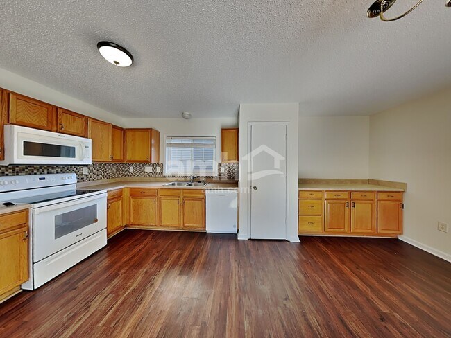 Foto del edificio - 4426 Red Hook Rd