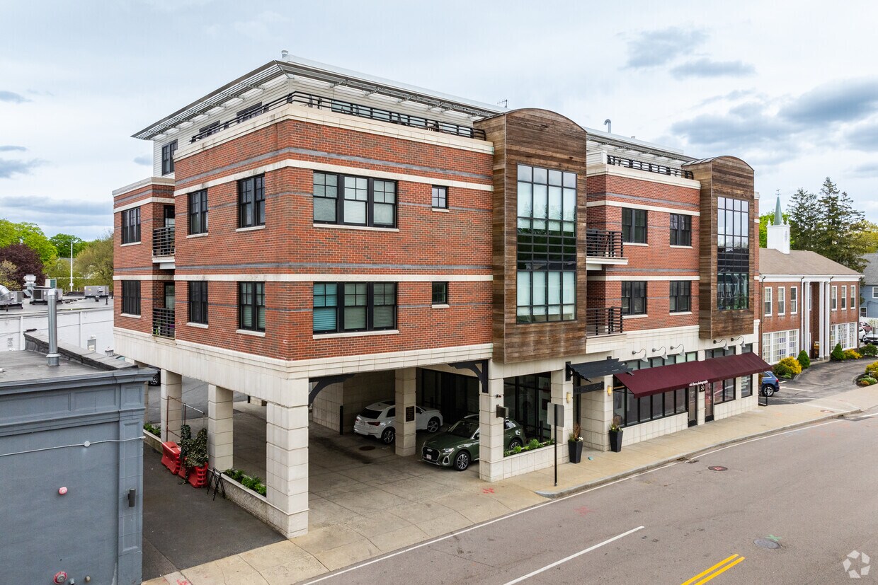 Primario - 36-58 Dedham Ave